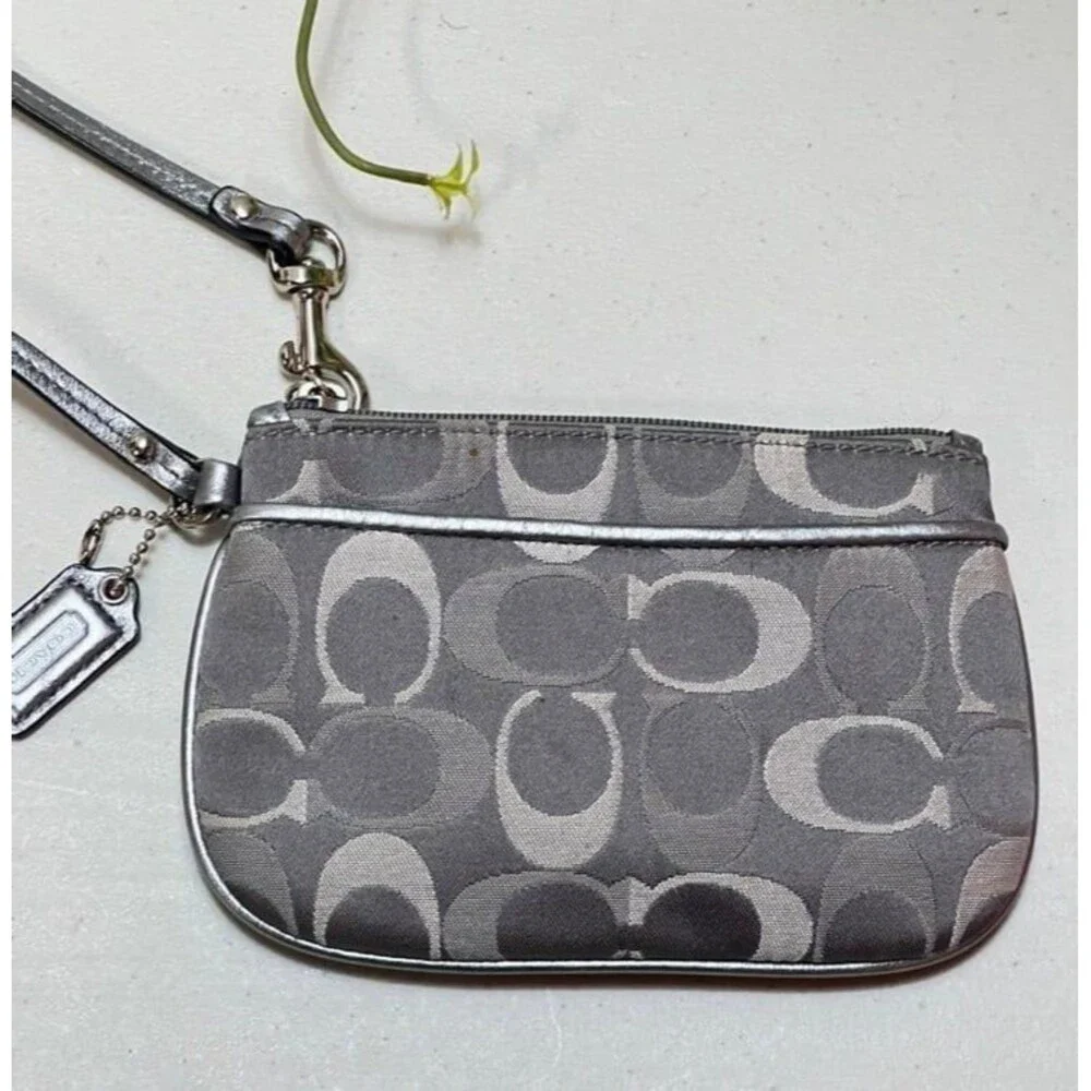 COACH SIGNATURE C SMALL SILVER WRISTLET F45659 SILVER/GREY WHITE